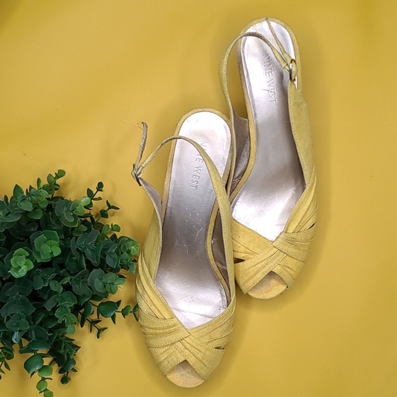 NINE WEST YELLOW SUMMER WEDGE 8.5 - Picture 2 of 7